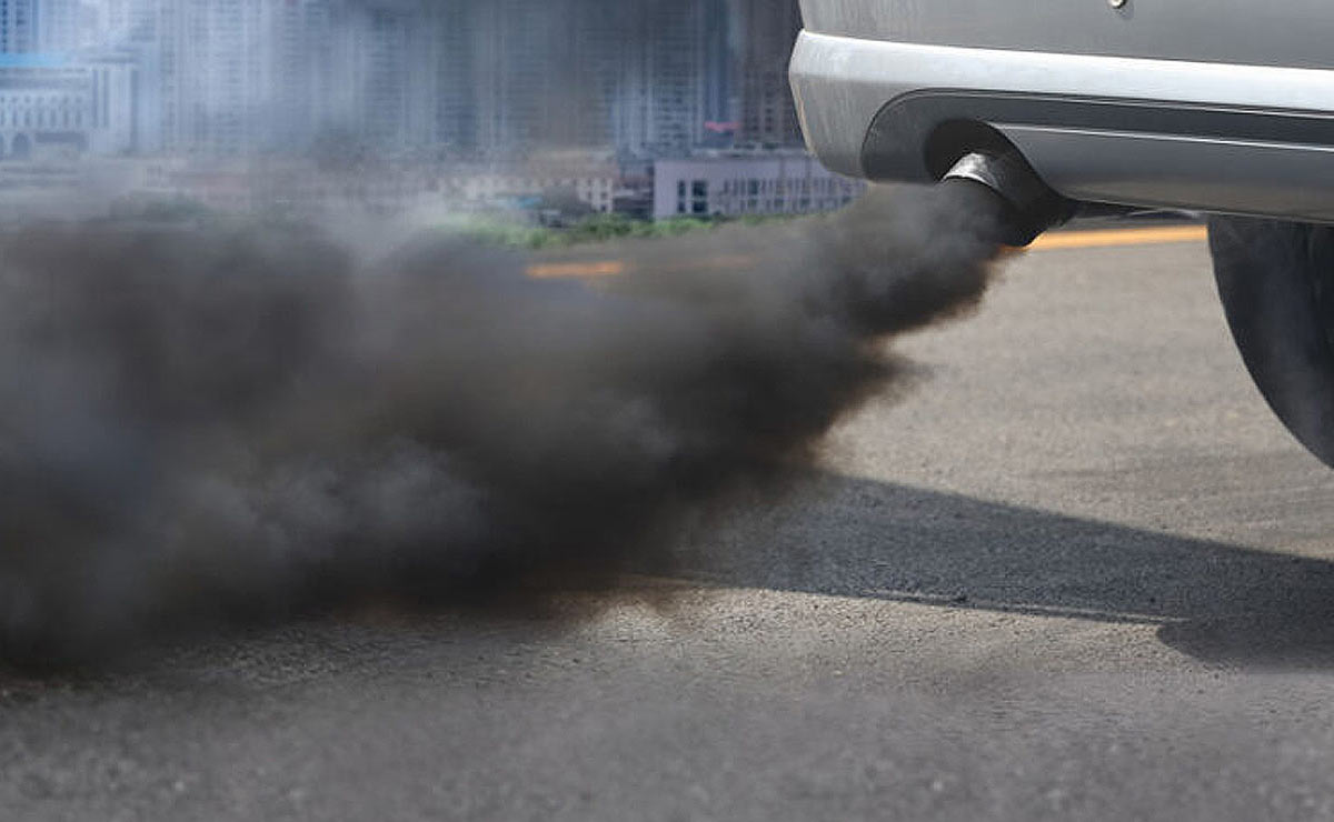 A motor füstöl