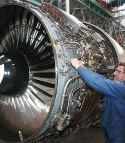 Repülőgép hajtómű javításához használt eszterga csapágy felújítása xado zsírral